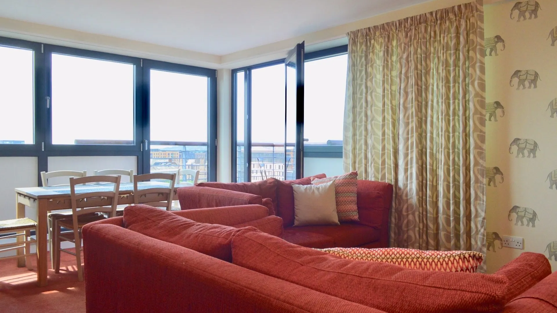 3 Bedroom Canal-Side Apartment Sleeps 6 에든버러 영국
