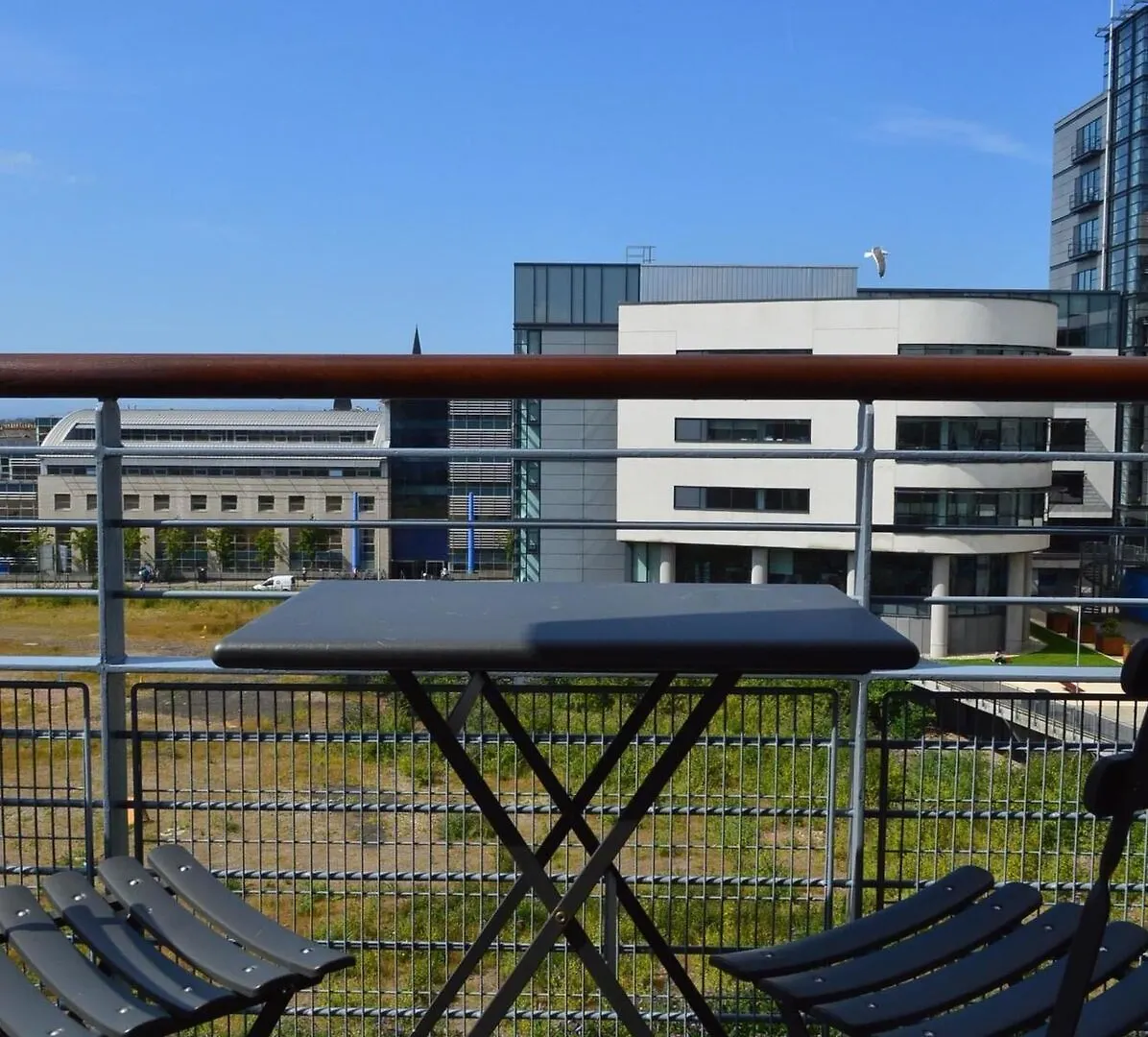 3 Bedroom Canal-Side Apartment Sleeps 6 에든버러