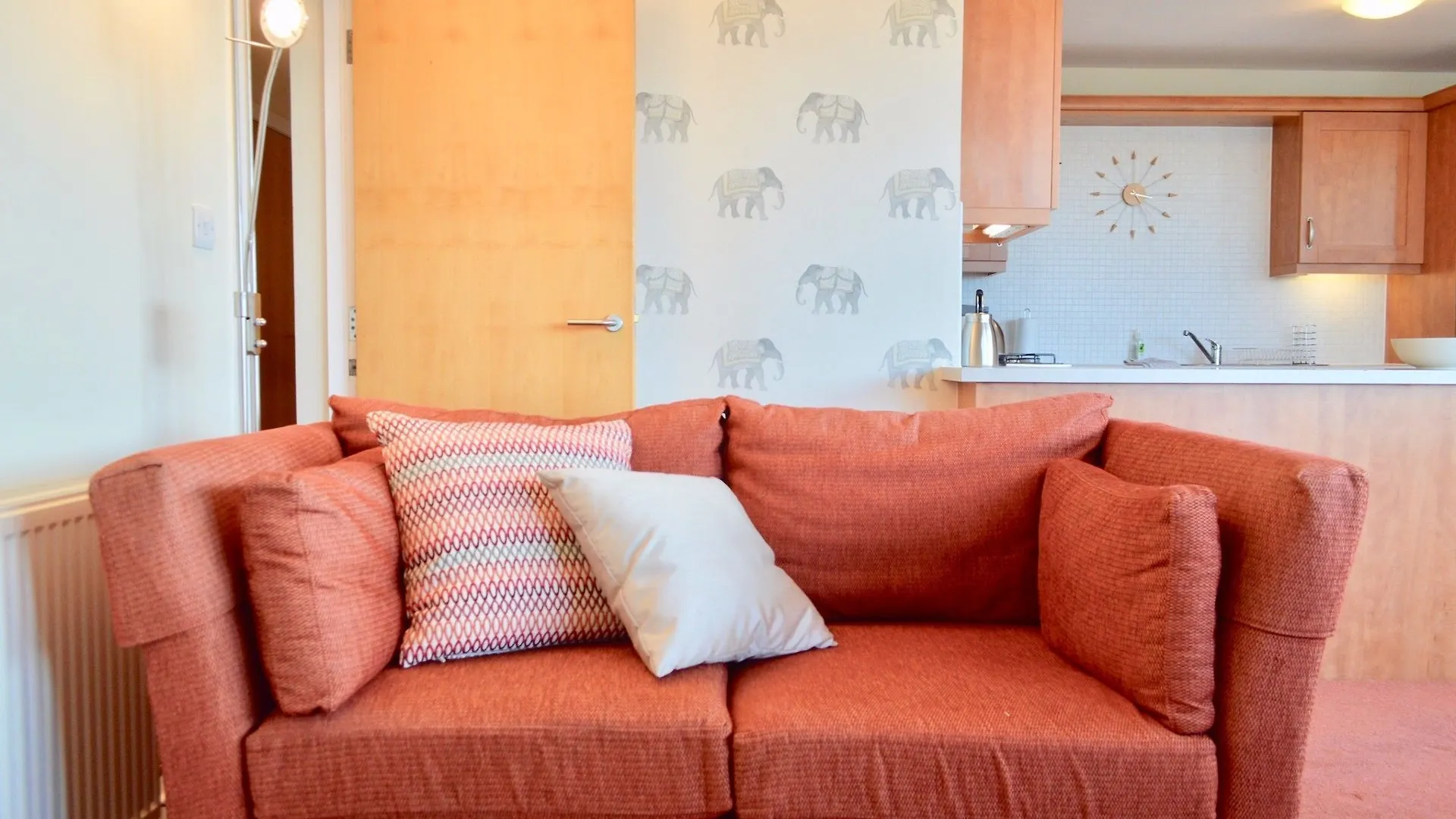 3 Bedroom Canal-Side Apartment Sleeps 6 에든버러