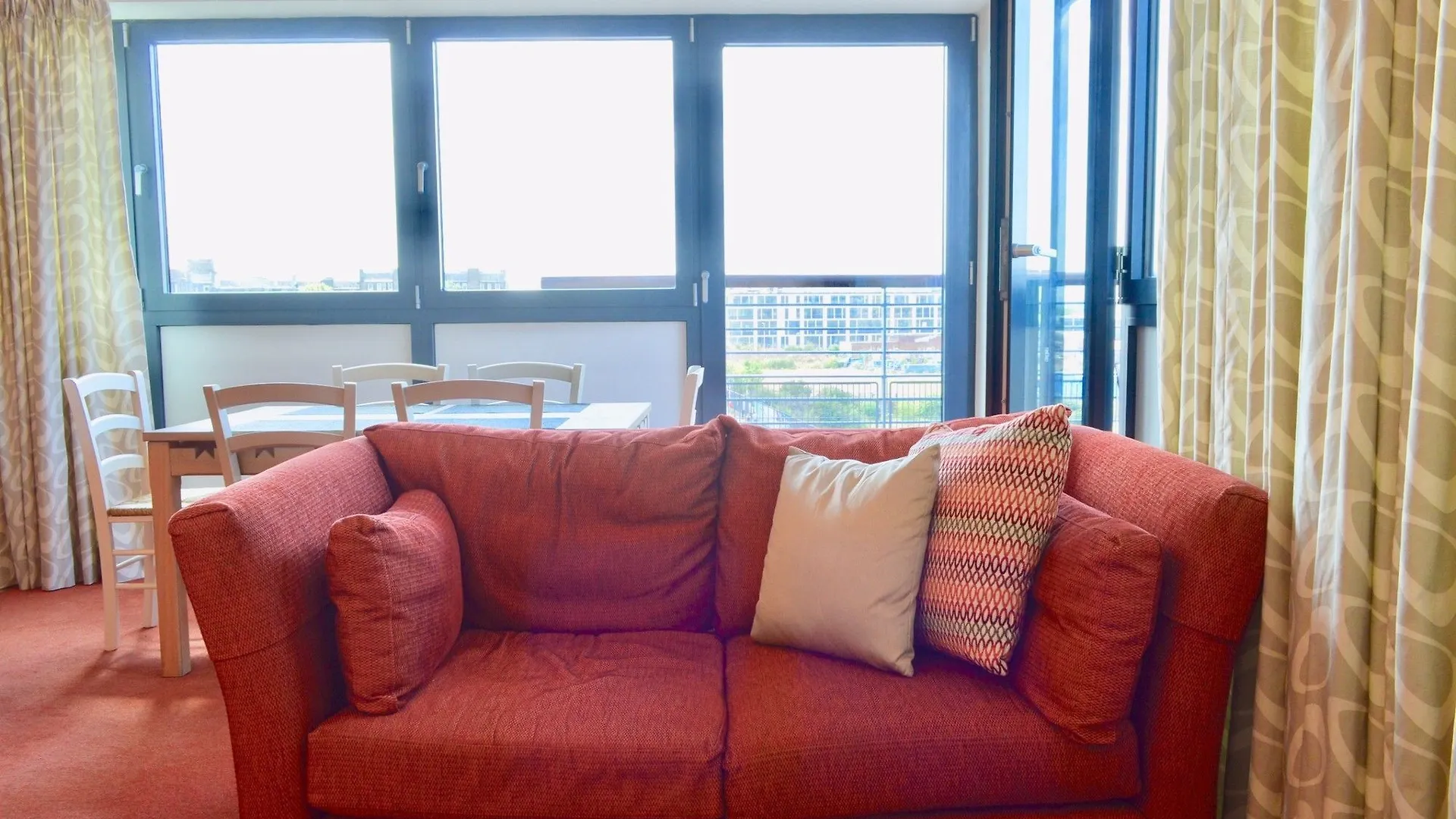 3 Bedroom Canal-Side Apartment Sleeps 6 에든버러