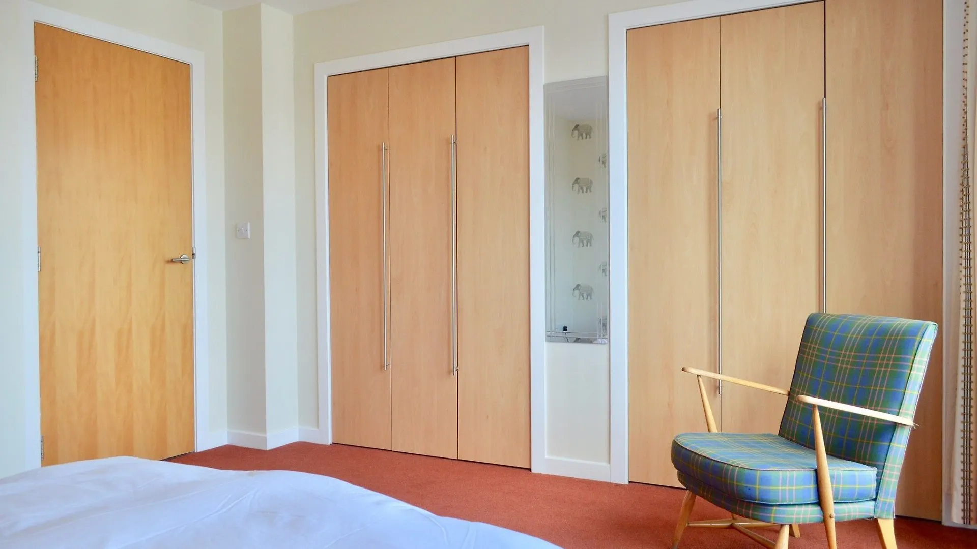 3 Bedroom Canal-Side Apartment Sleeps 6 에든버러 0*,  영국
