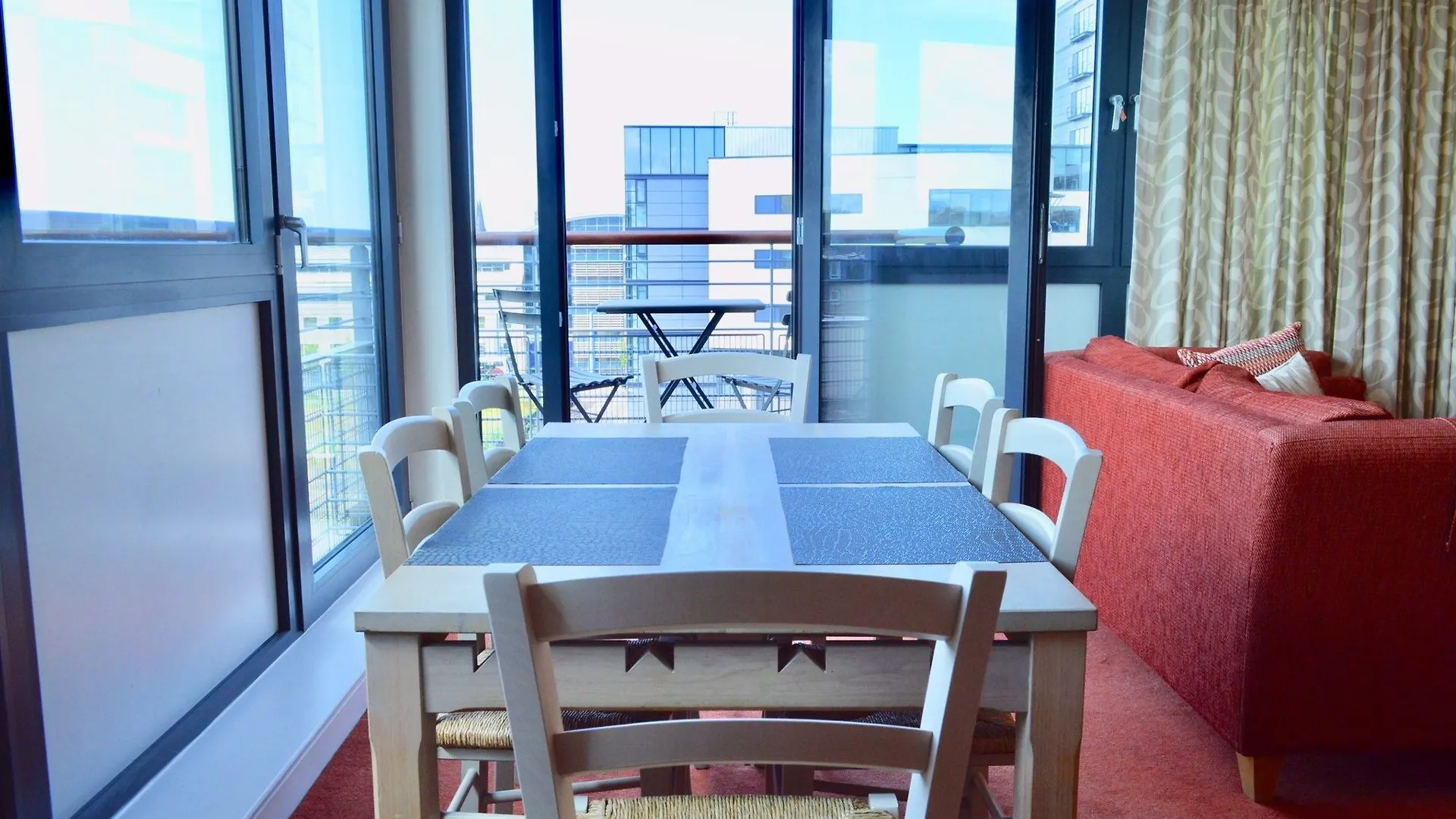 3 Bedroom Canal-Side Apartment Sleeps 6 에든버러